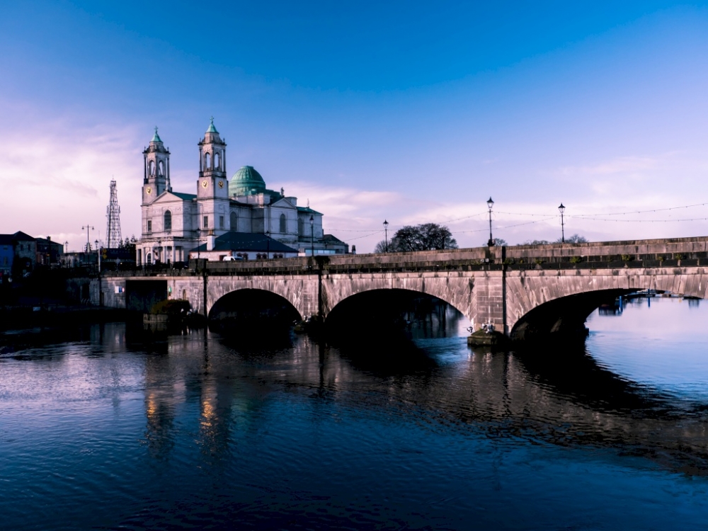 Our restaurants are truly some of the best places to eat in Athlone Town Centre and a great place to stop when you are shopping or visting Athlone. We offer Places to Eat in Athlone | Prince of Wales Hotel